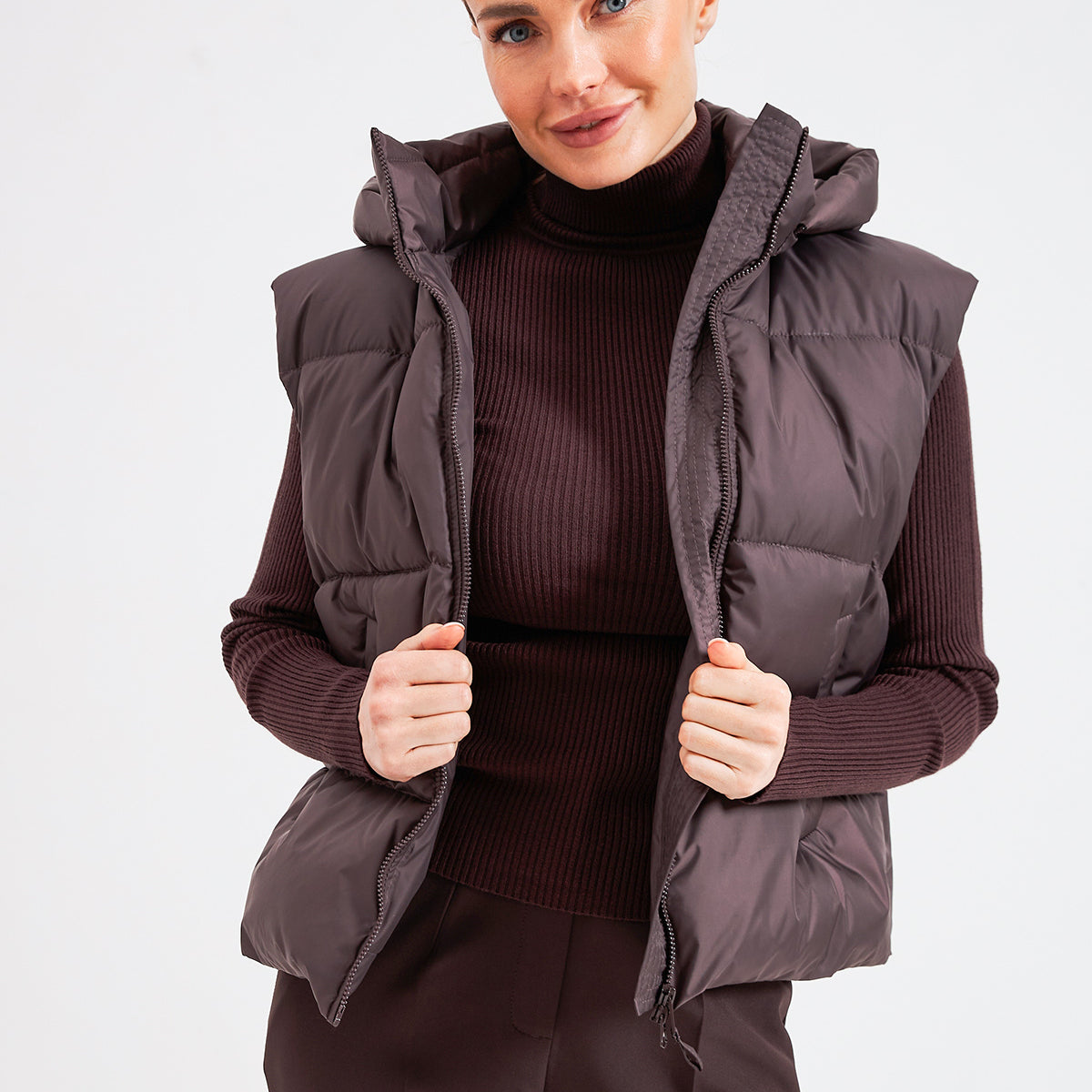 Жилет оверсайз з відстібним капюшоном