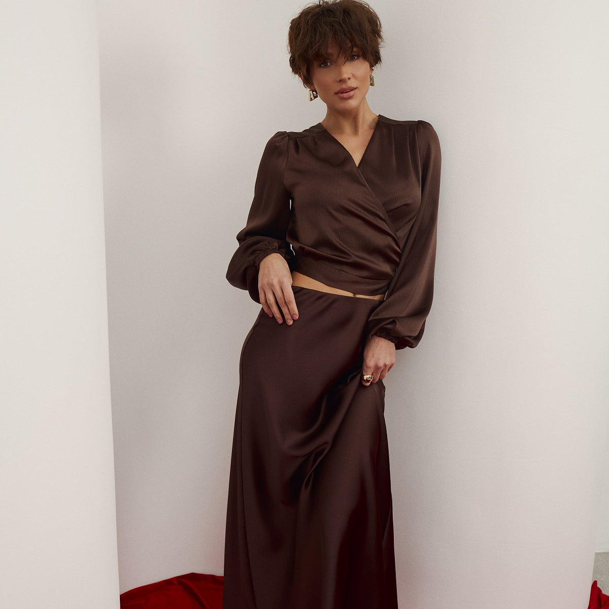 Атласна спідниця максі по косій