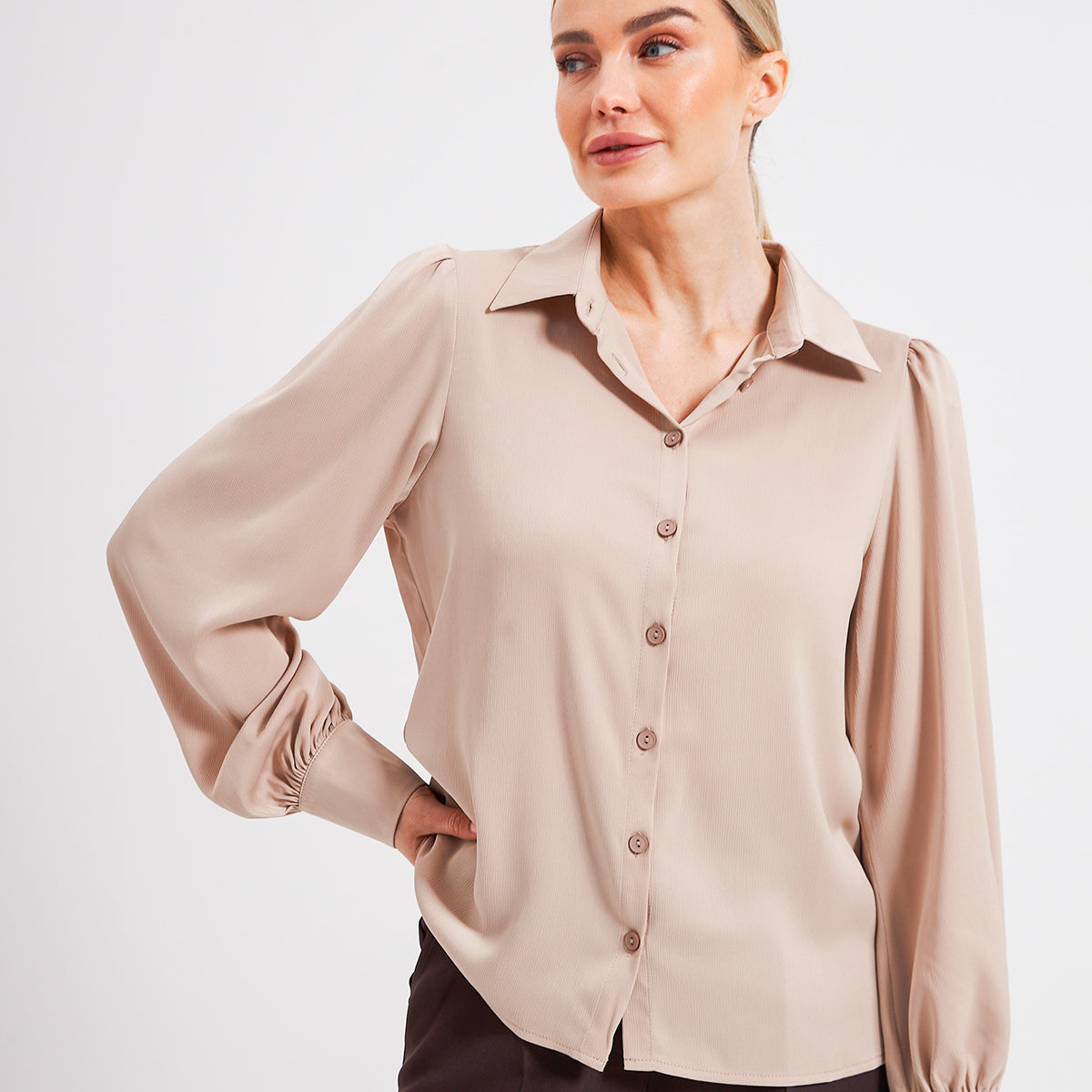 Блуза на ґудзиках з широкими манжетами