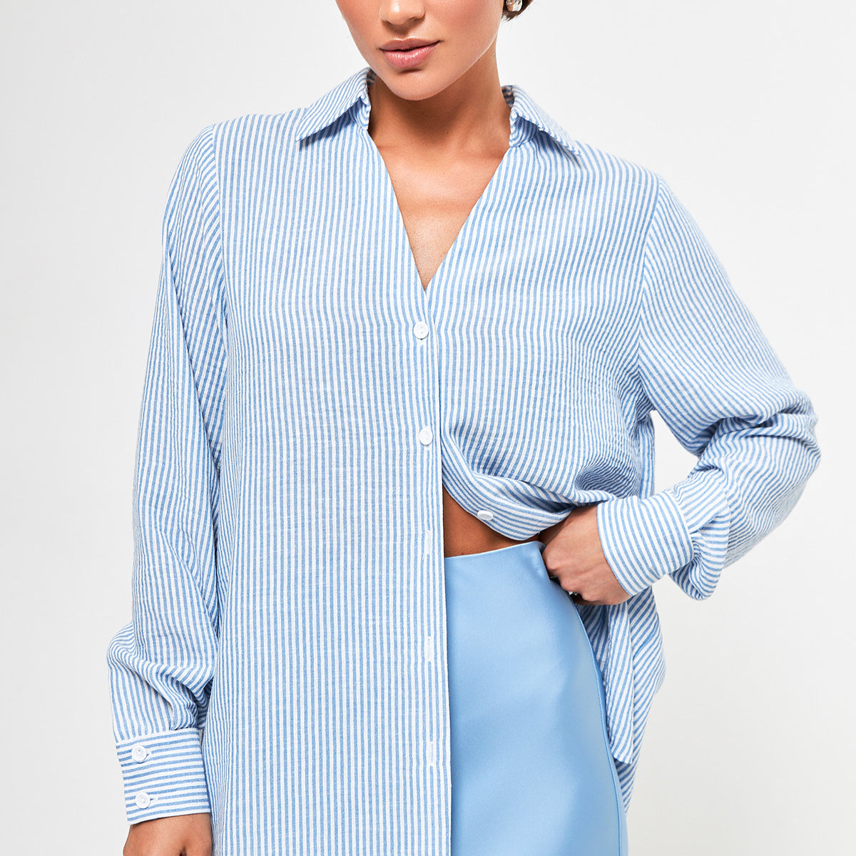 Сорочка лляна у смужку з довгим рукавом