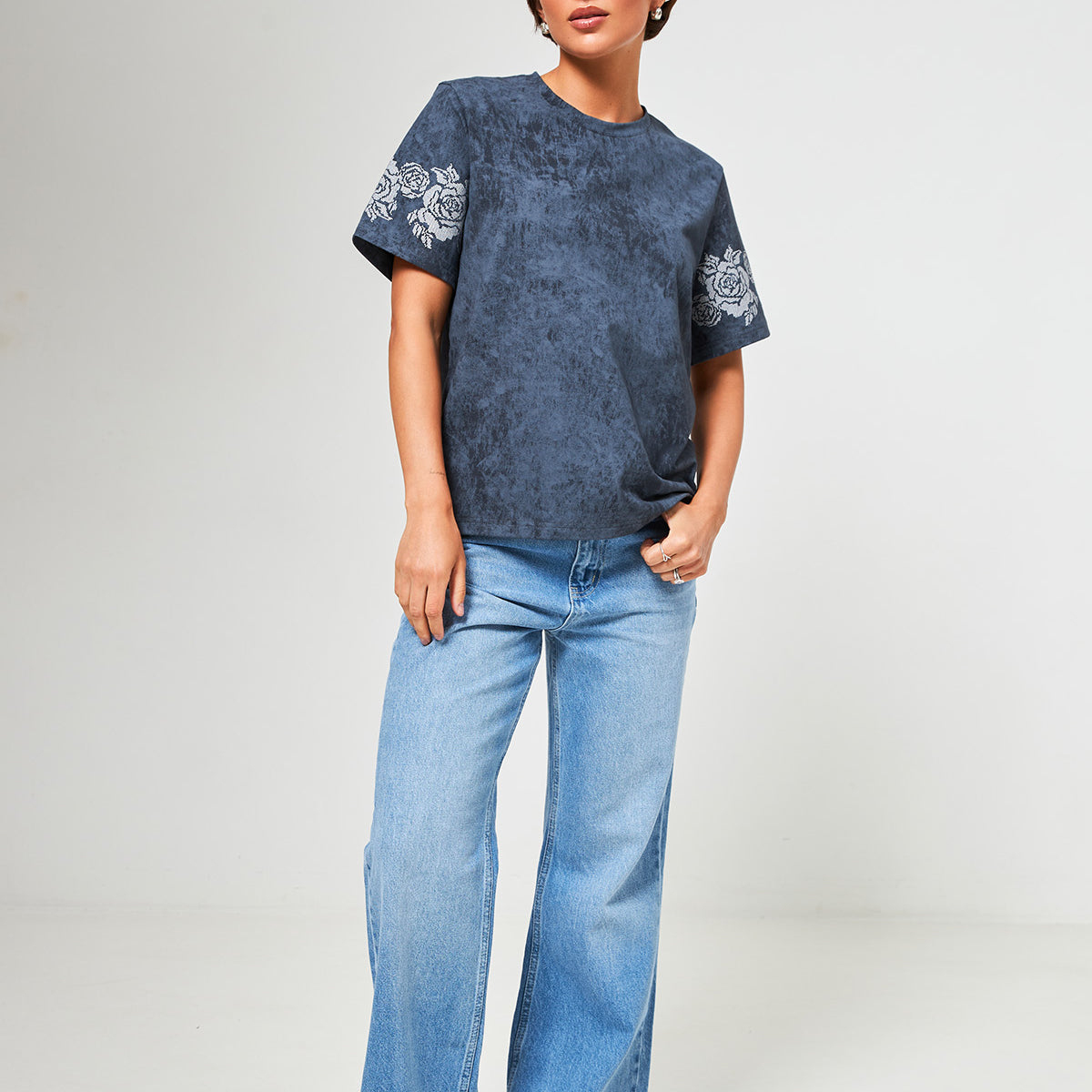 Футболка варка з білою вишивкою