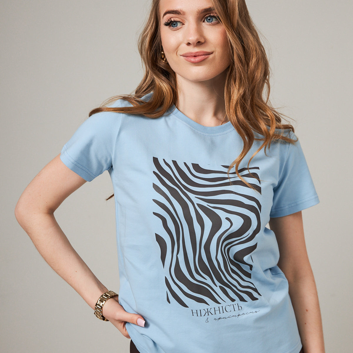 Футболка базова з принтом Ніжність