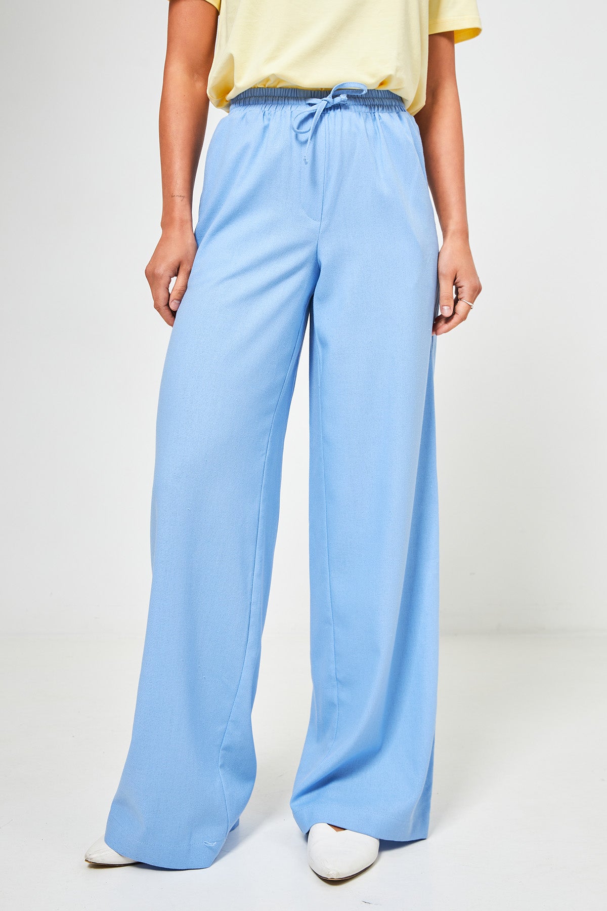 Брюки з льону на резинці з накладними кишенями