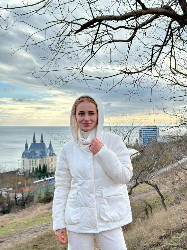 Куртка з накладними кишенями та капюшоном