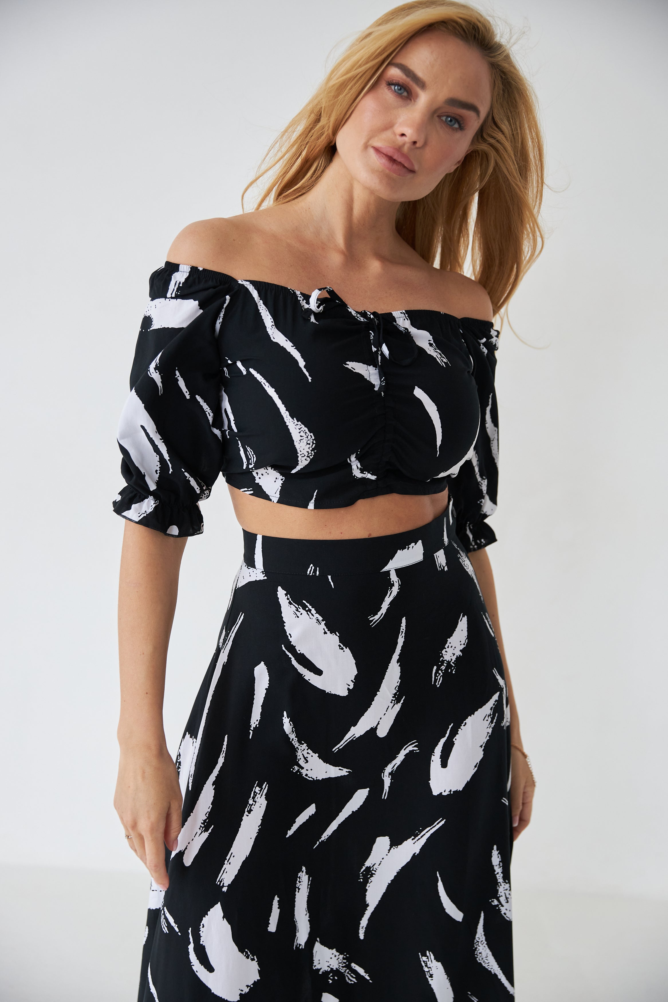 Кроп-топ з V-образним вирізом - Wear Me