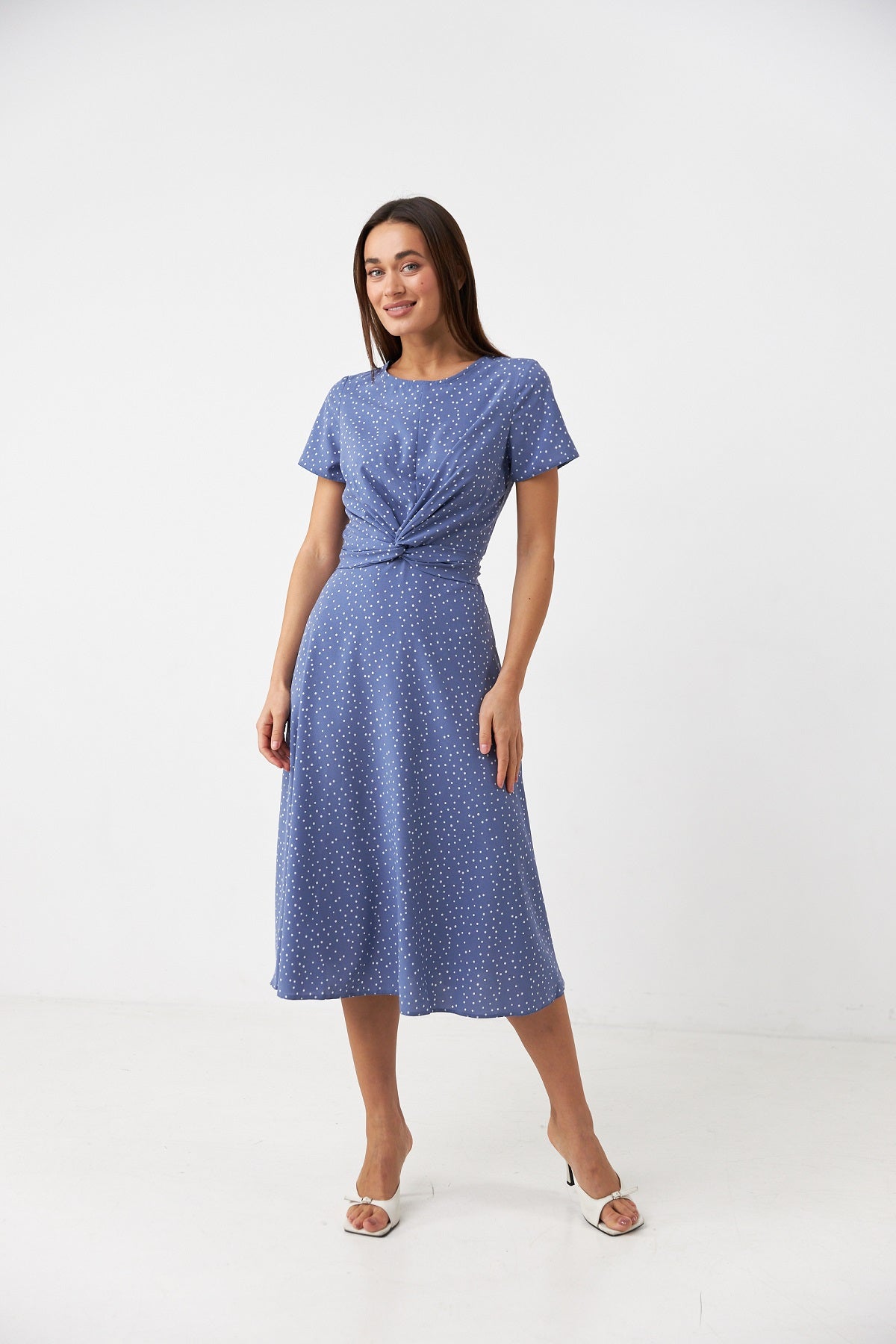 Сукня міді з перекрутом в горох