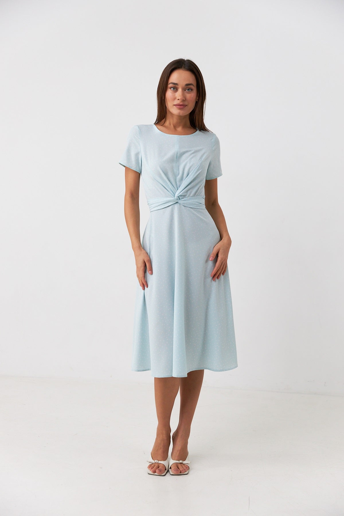 Сукня міді з перекрутом в горох