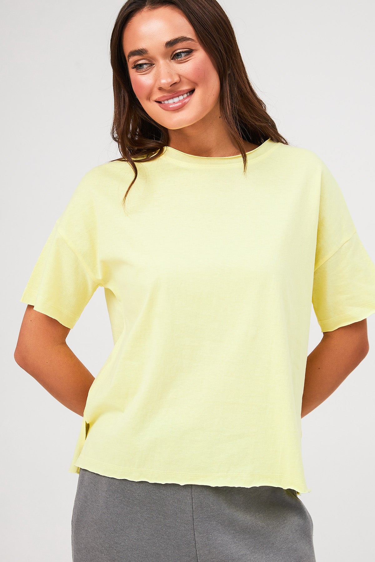 Футболка оверсайз із розрізами